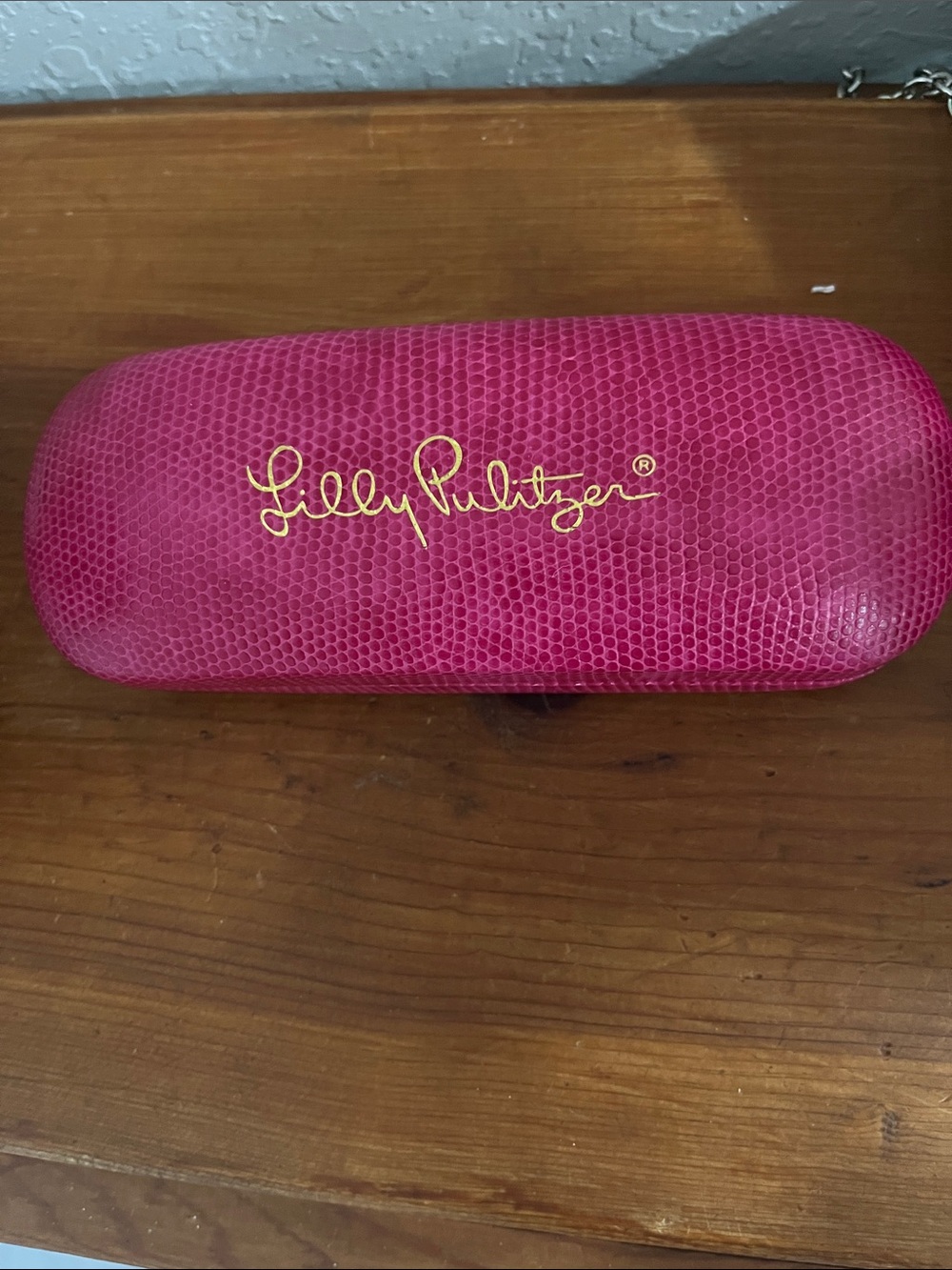Lilly Pulitzer Pink Textured Sunglass Case with Gold Logo Exterior NWOT